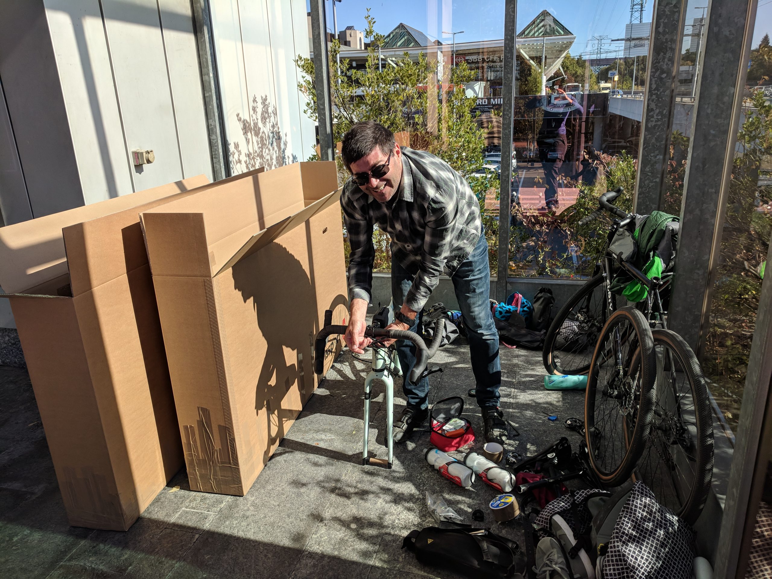 Useful tips about packing your bicycle in a cardboard bike box for air ... - IMG 20180925 111411 ScaleD