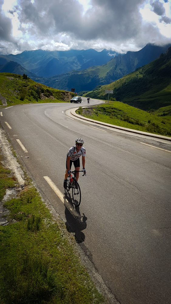 Cyclist nearing the top of Col du Soulor