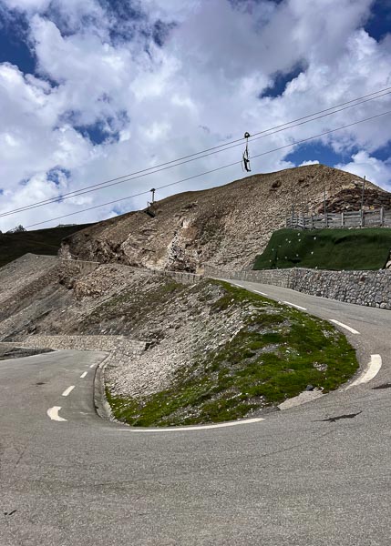 Final hairpin bends on the way up Col du Tourmalet
